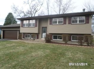 64 Witchwood Ln, Lindenhurst, IL 60046