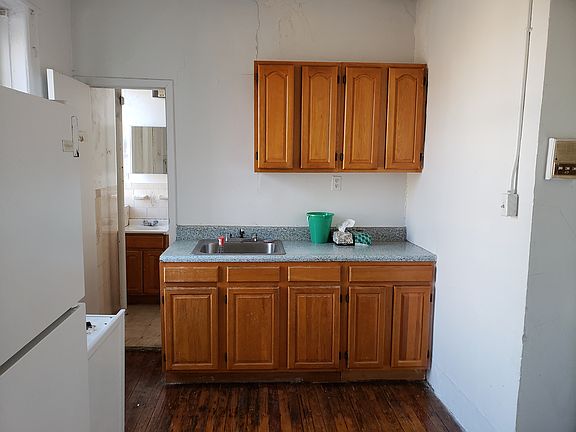 2nd image of 178 Bay 23rd St APT 5