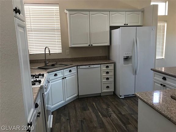 5th image of 9640 Emeraude Ave #0