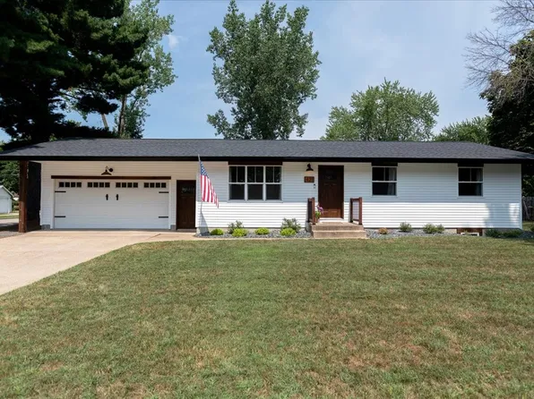 421 21st Avenue W, Menomonie, WI 54751