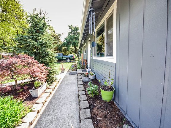 2nd image of 8214 Daycrest Dr SE