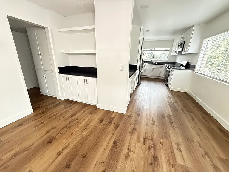 California Euclid Apartments — Photo 29