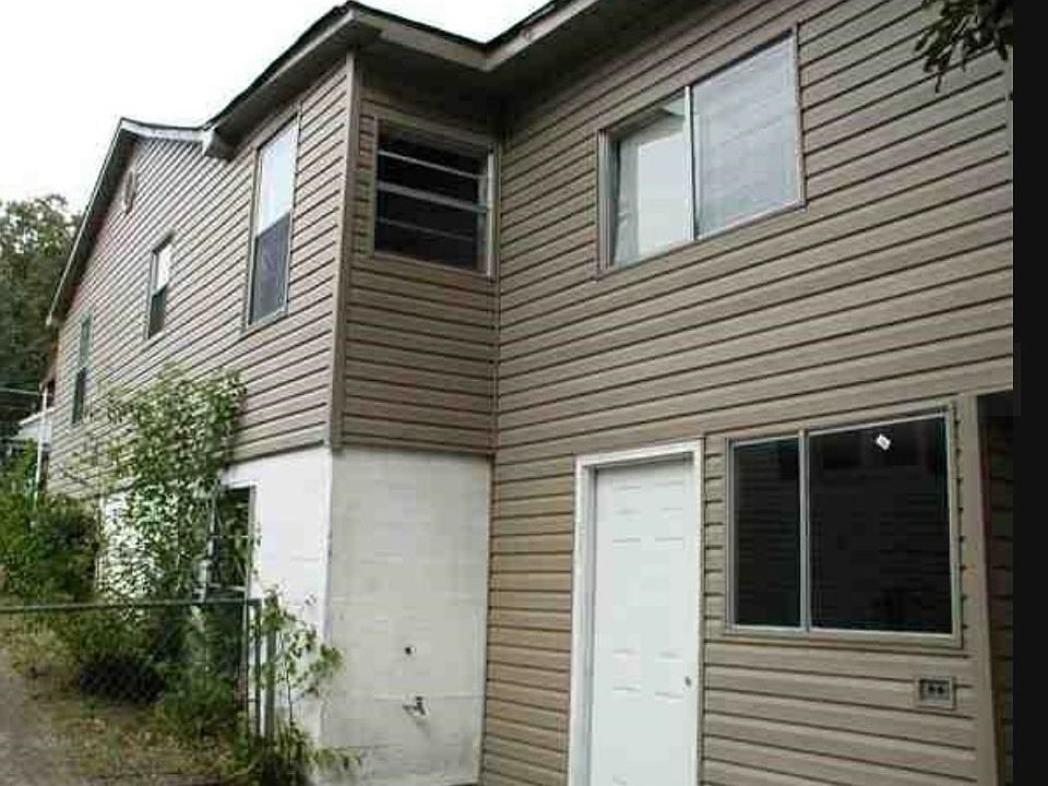 2nd image of 227 Main St