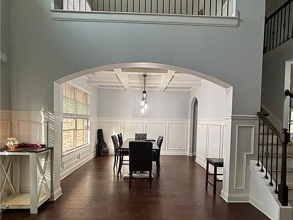 3rd image of 328 Vantage Point