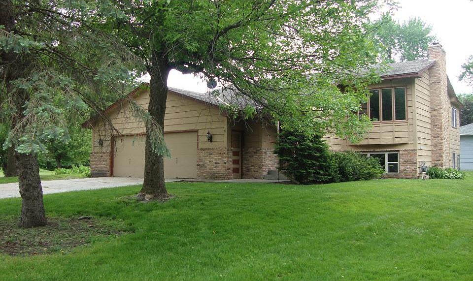 1st image of 301 76th Ave N