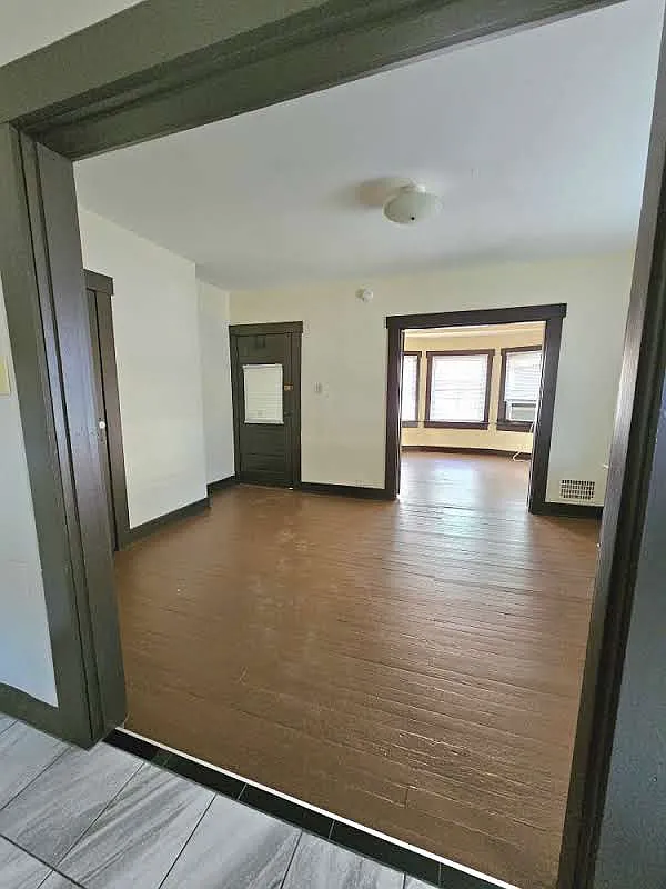 2 bed, 750 sqft, $980 — Photo 2