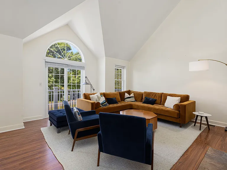 223 Corey Ln — Photo 4