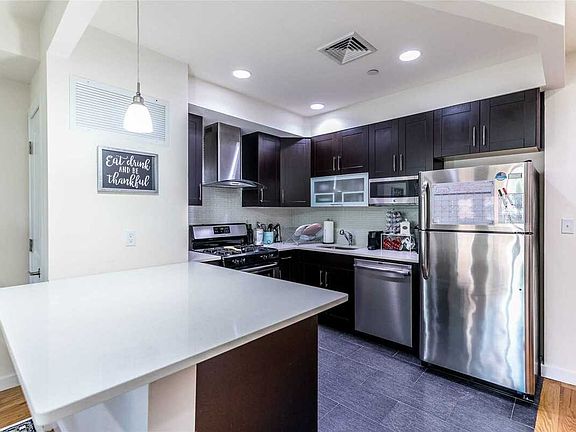 2nd image of 2540 38th St APT 3B