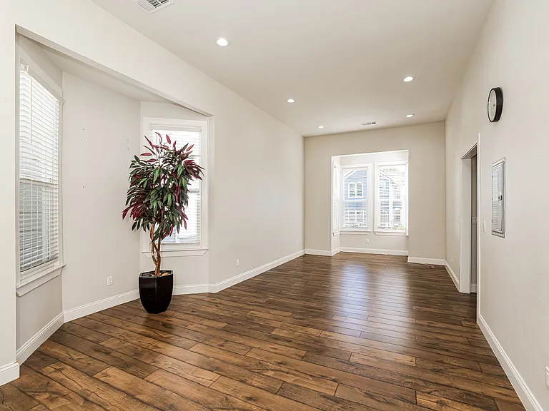 4-photo-Living-Room