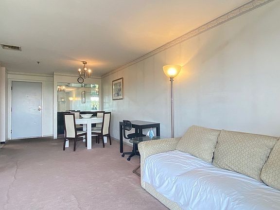 5th image of 500 Washington St APT 506