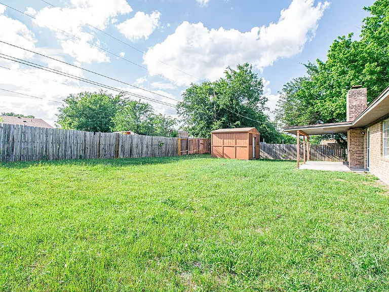 2001 Eisenhower Dr — Photo 18
