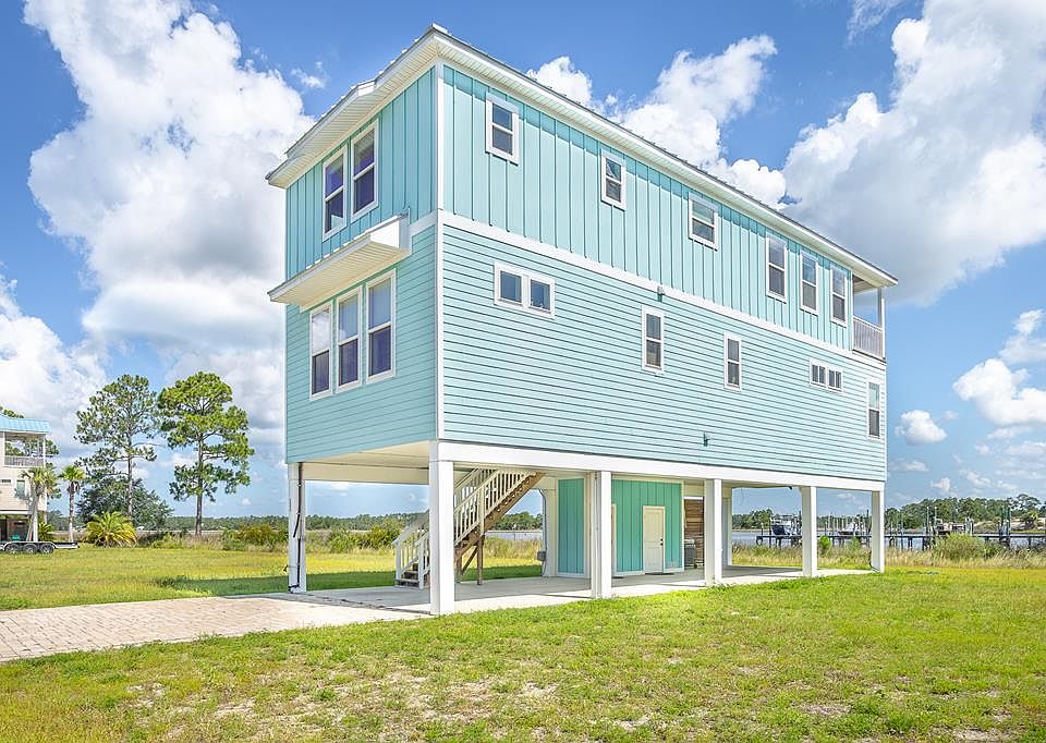 1st image of 121 Anglers Harbor Ln