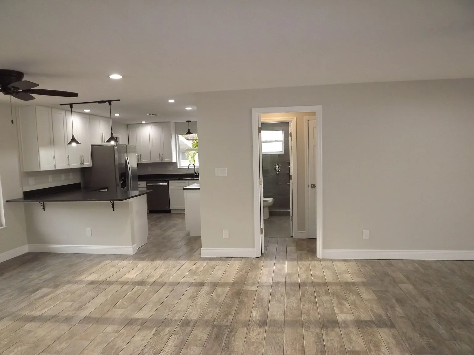 3 bed, 1900 sqft, $2,700 — Photo 2