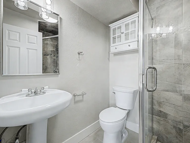2340 E Isabella Ave — Photo 16