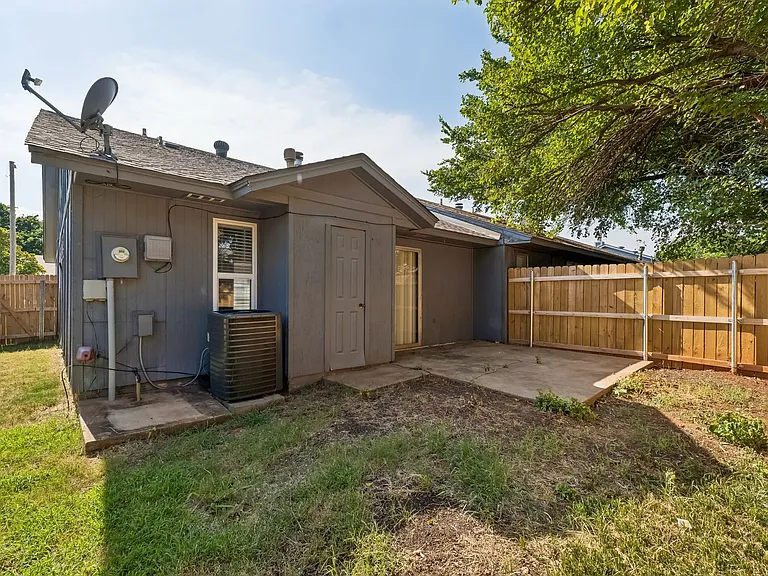 208 Hudson Pl — Photo 28