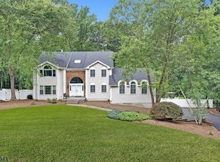 17 Castle Ct, Randolph, NJ 07869