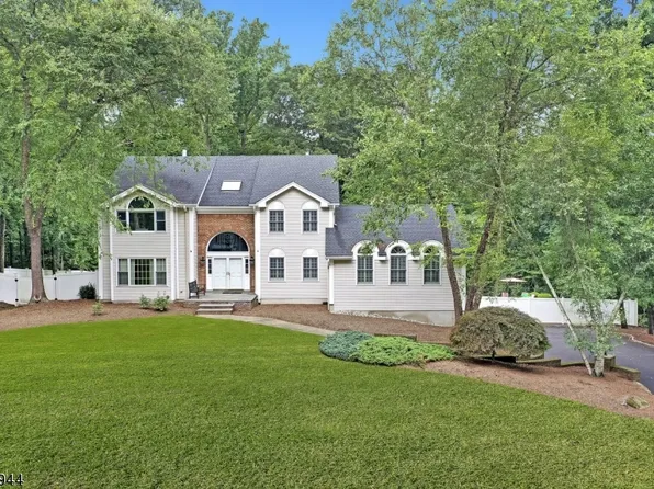 17 Castle Ct, Randolph Twp., NJ 07869