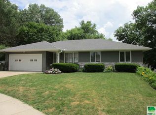 4004 Vegas Ct, Sioux City, IA 51106