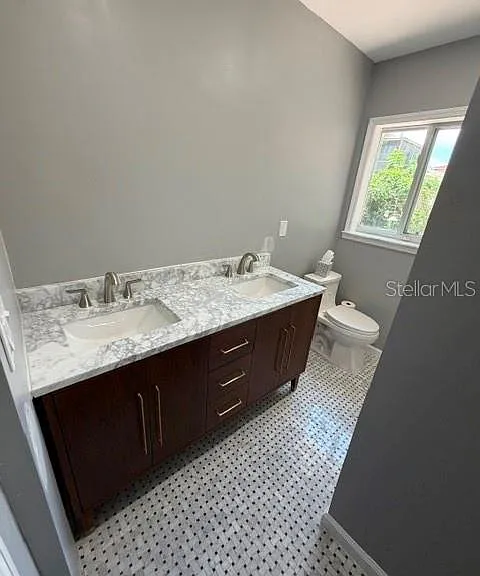 1009 E Marks St — Photo 14