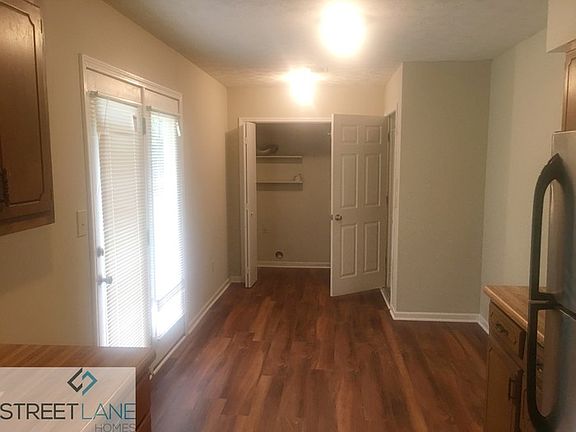 4th image of 4630 Hamlet Walk SE