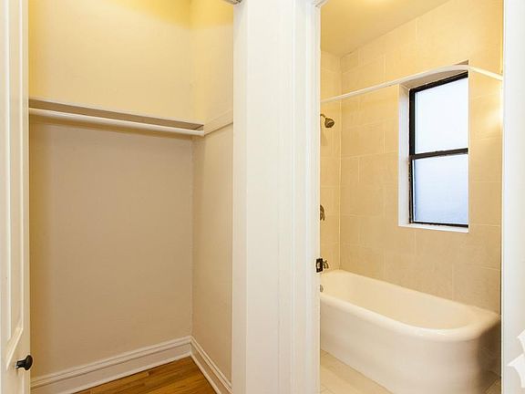 5th image of 4614 N Paulina St APT 203J