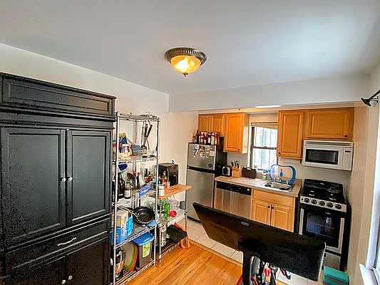4th image of 162 W 80th St #B