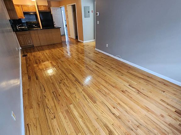 4th image of 603 Emerald St APT 1