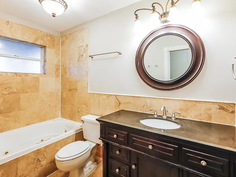 428 Lakeside Cir — Photo 11