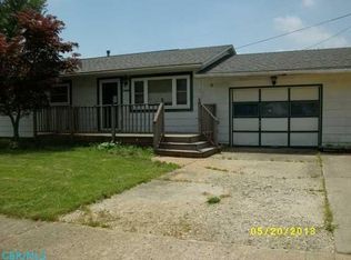 1046 Kelly Dr, Hebron, OH 43025