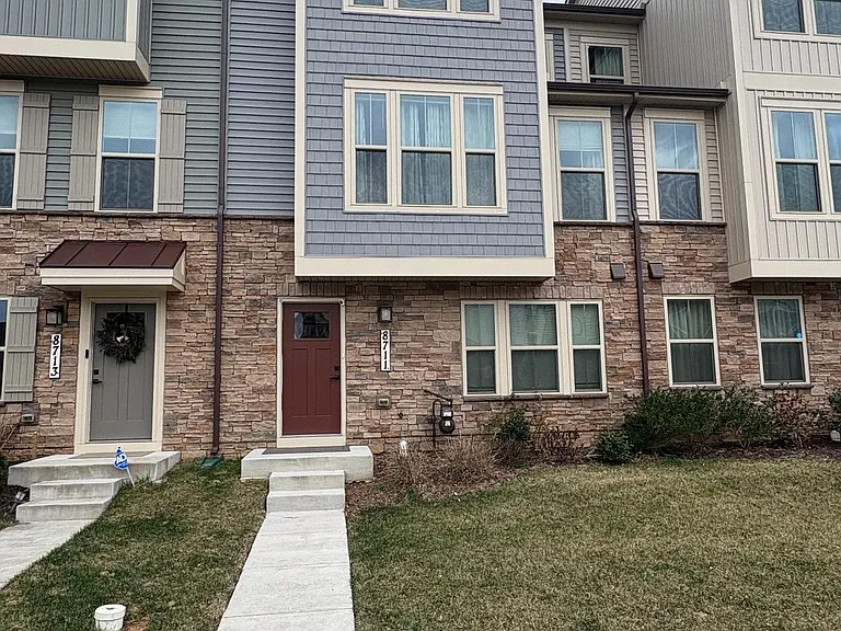 8711 Shady Pines Dr — Photo 1