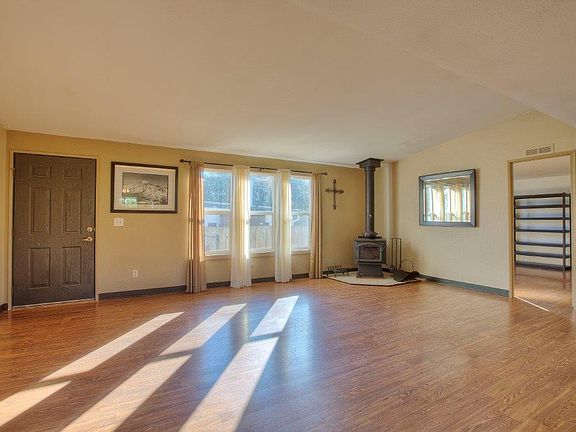 5th image of 808 12th St NE
