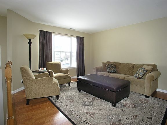 5th image of 2702 Woodmere Dr