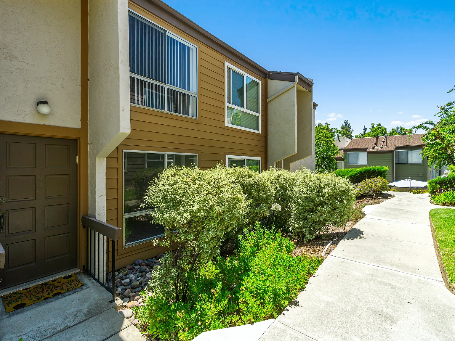 3 bed, 1.5 bath, 1288 sqft, $3,250 — Photo 1