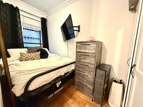 4th image of 430 E 11th St APT 1