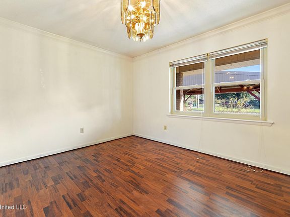 5th image of 618 Temple Dr