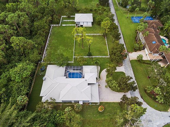 3rd image of 6690 NW 67th Place
