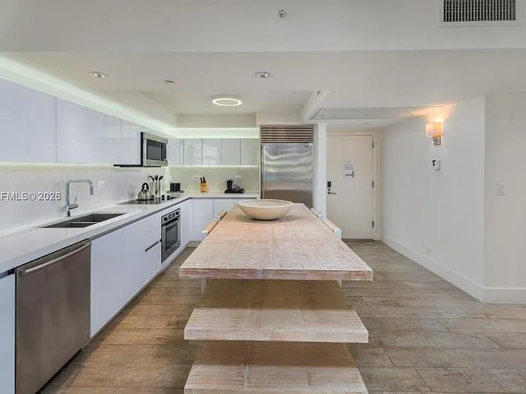 102 24th St #1007 — Photo 10