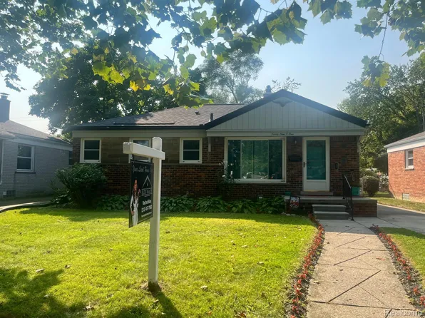 9901 E Clements Cir, Livonia, MI 48150