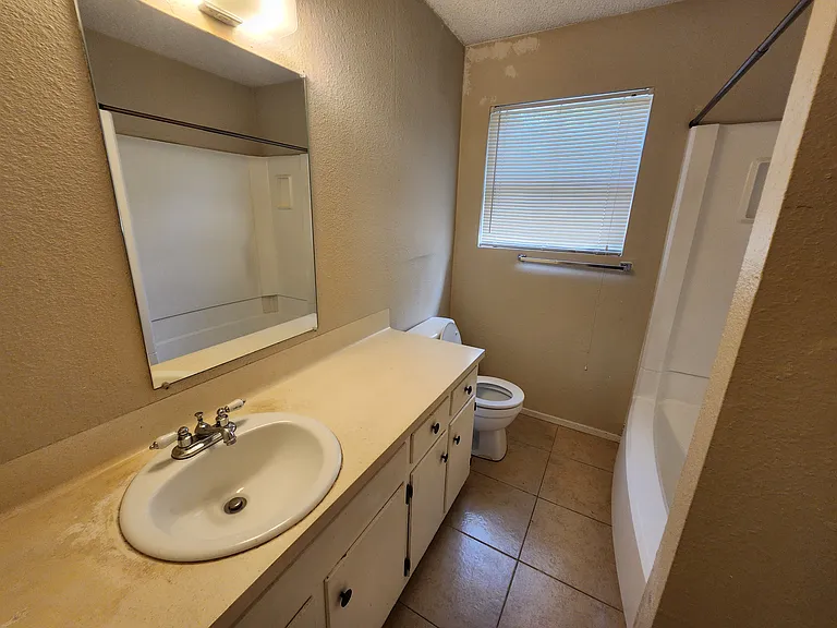 610 Genard St #A — Photo 8