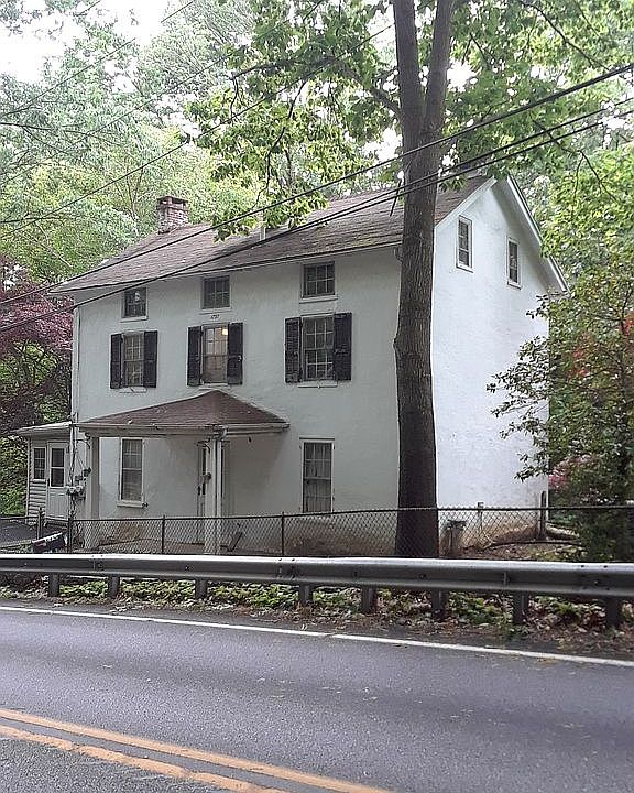 2nd image of 270 E Dutton Mill Rd