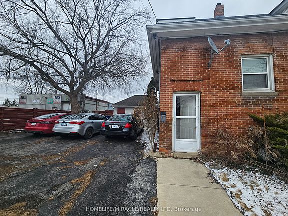 3rd image of 201 Grand Ave W