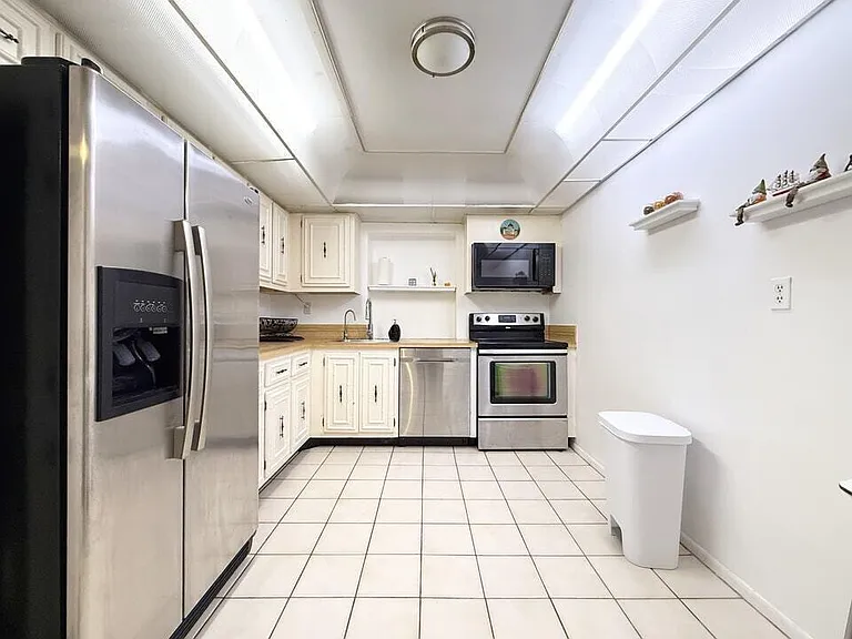800 Parkview Dr #823 — Photo 9