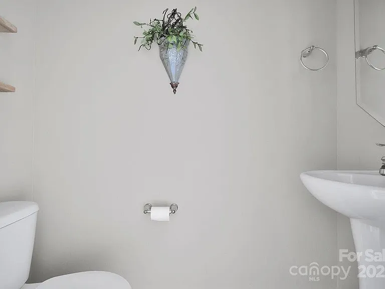 433 Battery Cir — Photo 18