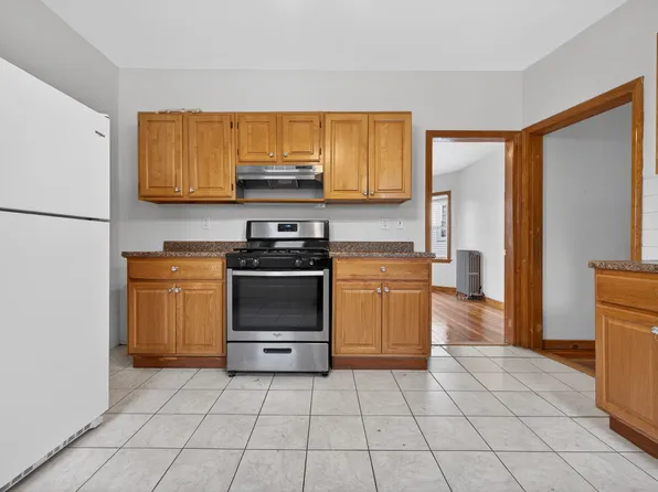 81 Dakota St Floor 3, Dorchester Center, MA 02124