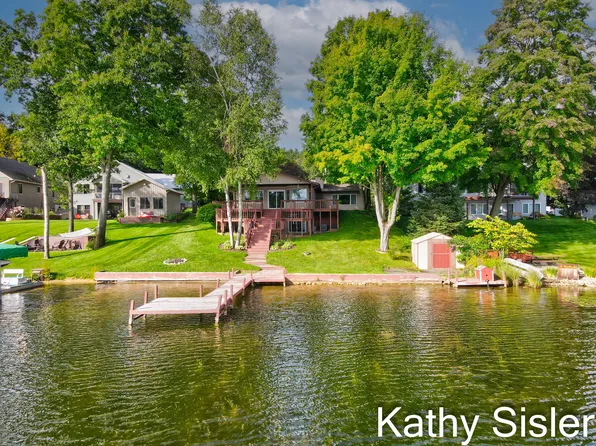 12966 Sandyside Dr, Gowen, MI 49326