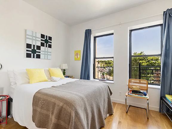3rd image of 479 Prospect Ave #2