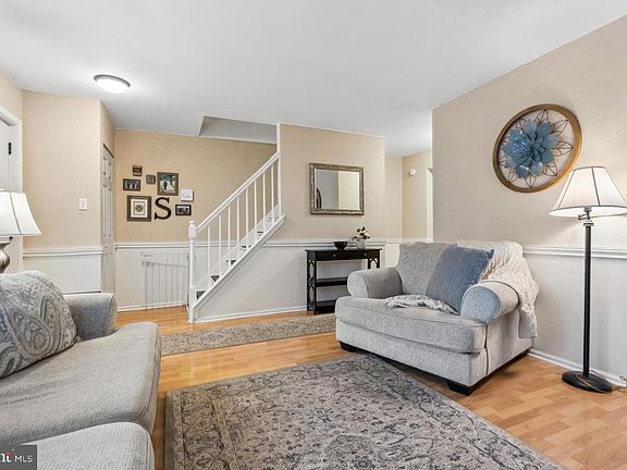 3rd image of 529 Portsmouth Ct