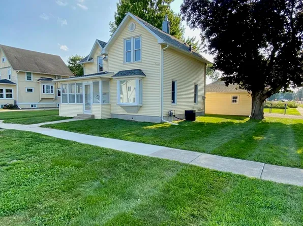 321 N 3rd St, Sheffield, IA 50475