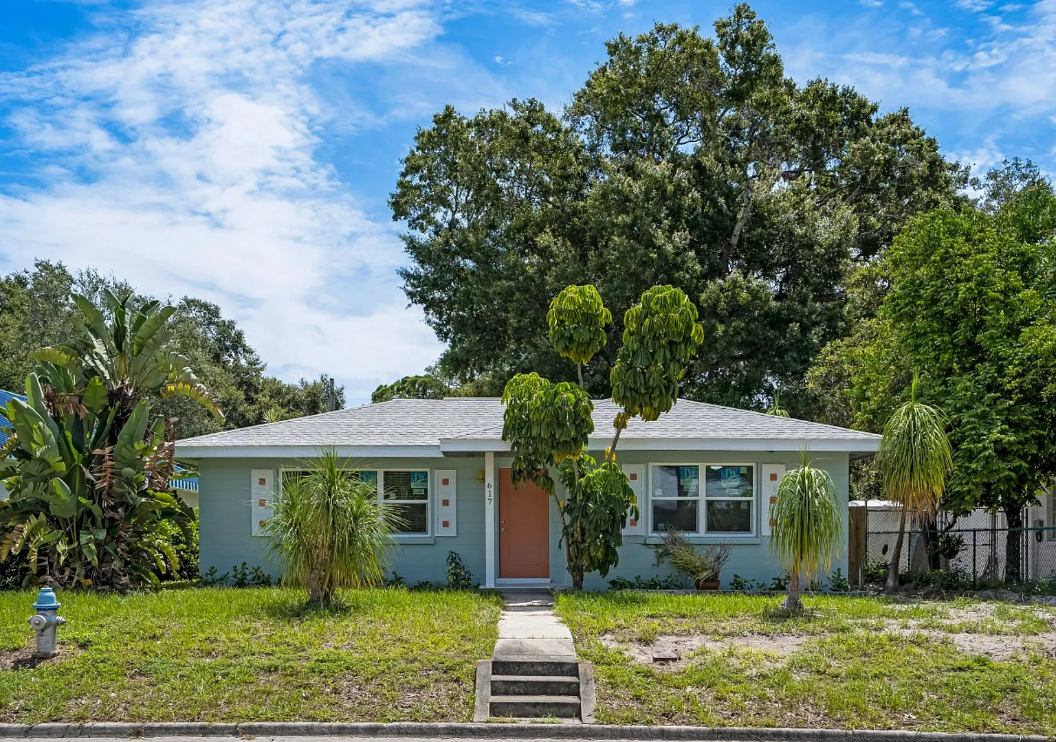 Beautiful 2-Bedroom, 2-Bath Home in Bradenton Available Furnished or Unfurnished — Photo 1