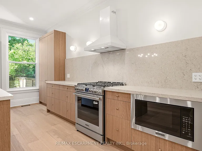 131 Markland St — Photo 12